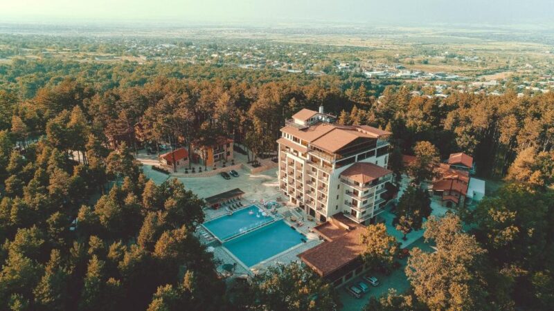 სასტუმრო zuzumbo resort ღია აუზით, თელავთან ახლოს